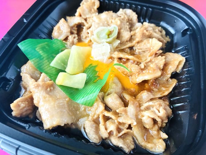 あの味わいをしっかり再現！口の中がずっとにんにく！【ファミマ】伝説のすた丼屋監修の「すたみな丼」