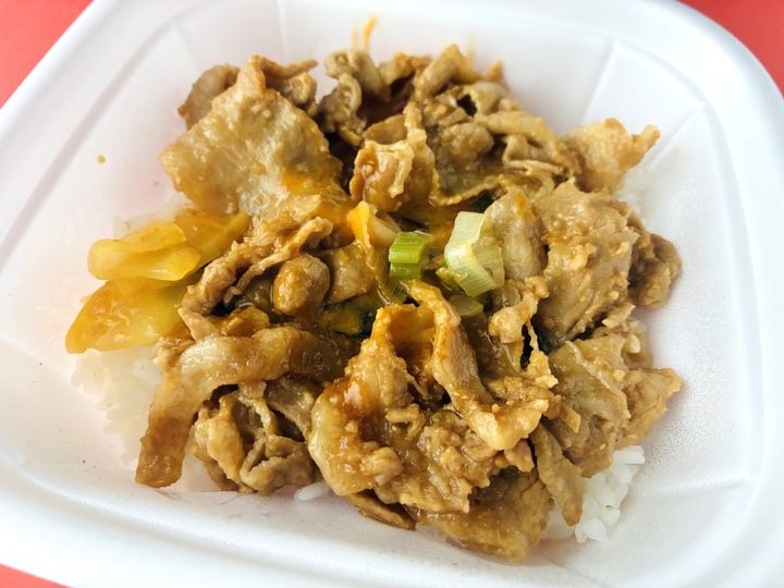 あの味わいをしっかり再現！口の中がずっとにんにく！【ファミマ】伝説のすた丼屋監修の「すたみな丼」