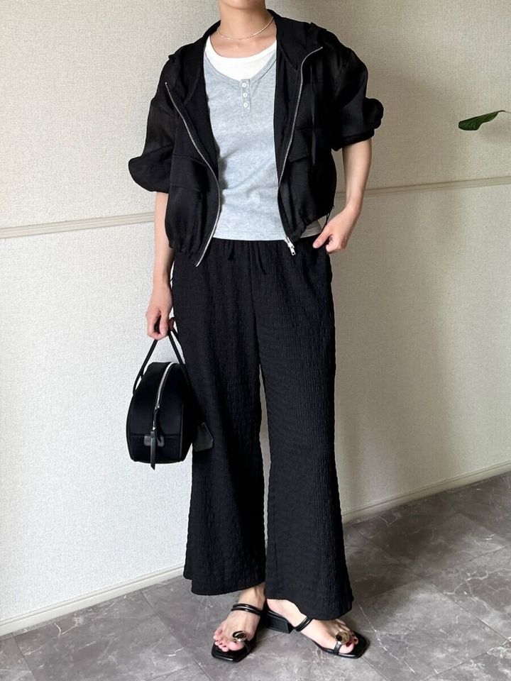 GU シャーリングアンクルパンツ パーカー合わせカジュアルコーデ