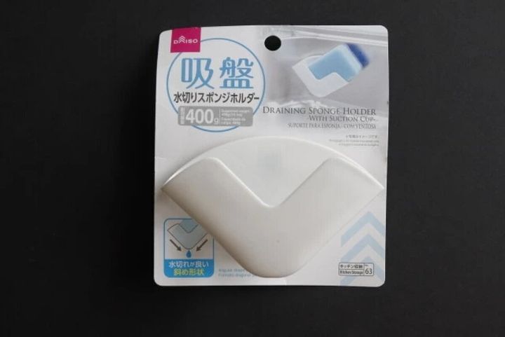 ダイソーの水切りスポンジホルダー（吸盤付）のパッケージ