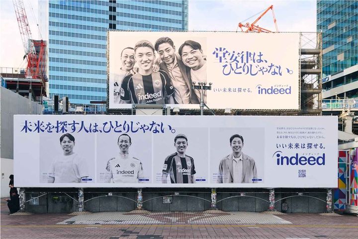 画像: 渋谷駅 渋谷憲章シート広告／ハチ公広場センターシート