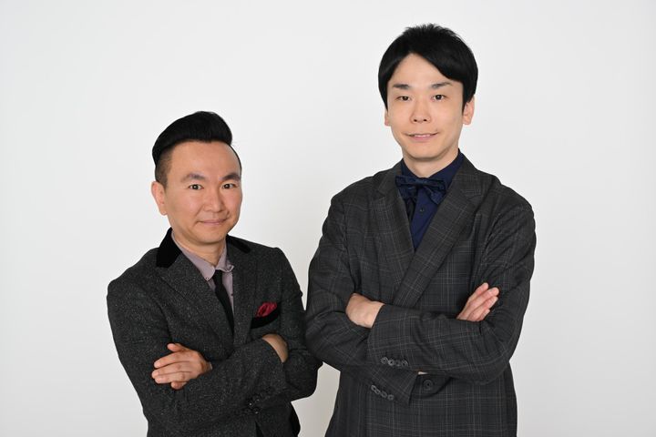 『アサヒビール スマドリ ダブルインパクト2026 漫才＆コント二刀流No.1決定戦』MCのかまいたち （C）日本テレビ width=