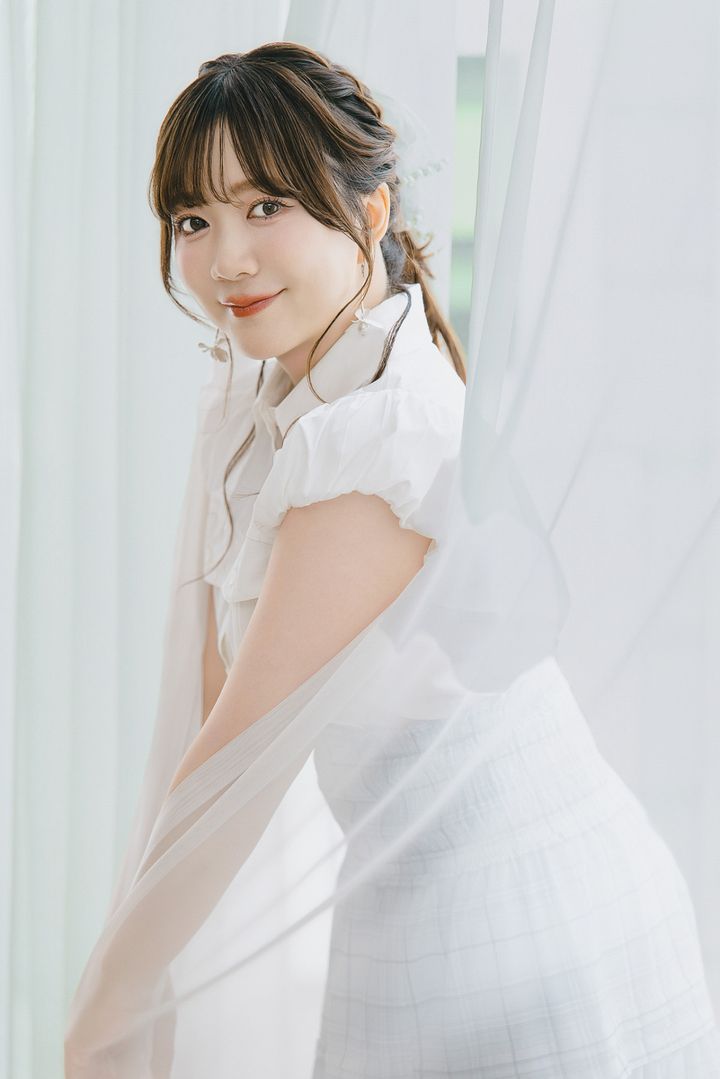 伊藤彩沙、20代ラストの写真集で見せた“大人の甘さ”「誰かの憧れになれていたら」 width=
