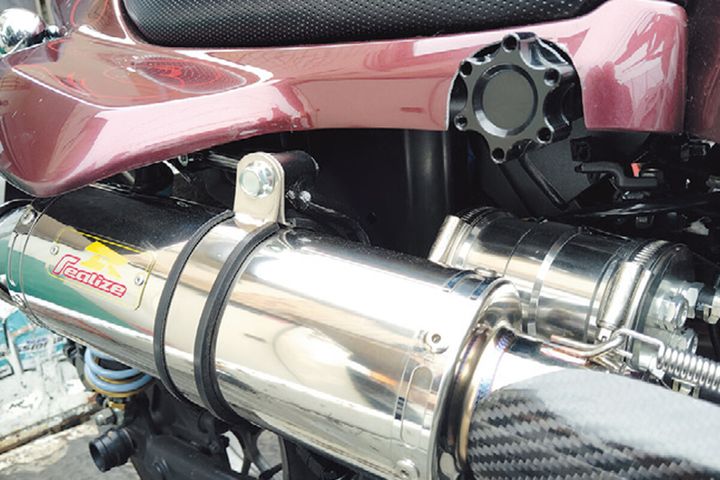リアライズ製アップタイプエンプレス SUSマフラーにしちゃいます！