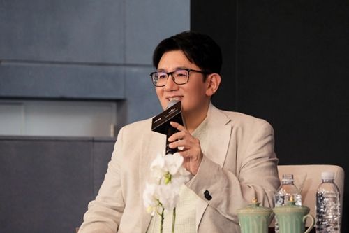 パン・シヒョク議長