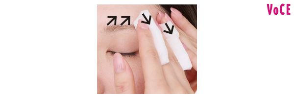 毛流れに沿って斜め上→下へ