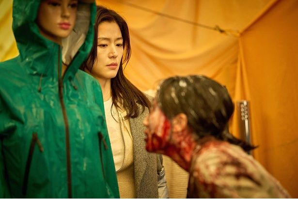 【写真を見る】生命工学者のクォン・セジョンを演じるのは、『猟奇的な彼女』(01)のチョン・ジヒョン [c]Well-Go-USA-Courtesy-Everett-Collection