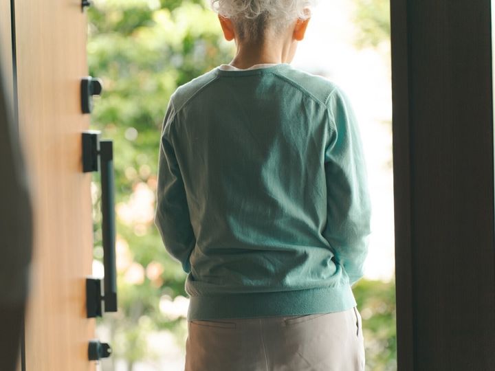 認知症ではないのに、なぜ母は何もしなくなったのか――。80代の実母と同居を始めた59歳女性は、ともに暮らすなかで、母の心身の衰えを目の当たりにする。そして、その姿を通じて「人が人であるために大事なこと」に気づかされることになる。※画像：PIXTA