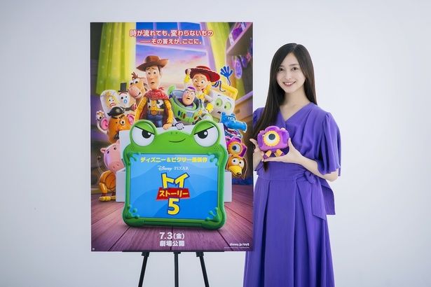 【写真を見る】デジカメのおもちゃ、スナッピーを演じる乃木坂46の井上和 [c]2026 Disney/Pixar. All Rights Reserved.