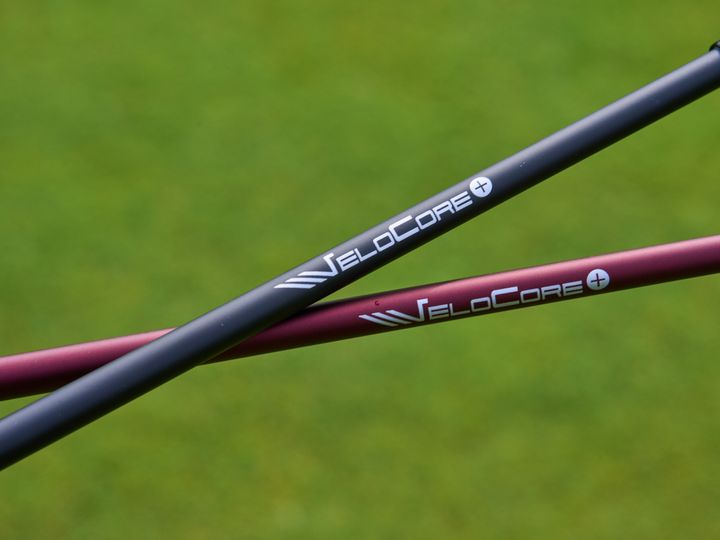 飛ばせる新作「スピーダー ブースト」は買い？ ツアーで人気の「26ベンタス TR」と合わせて試打してみた
