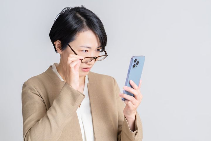 老眼の初期サインとは？（画像はイメージ）
