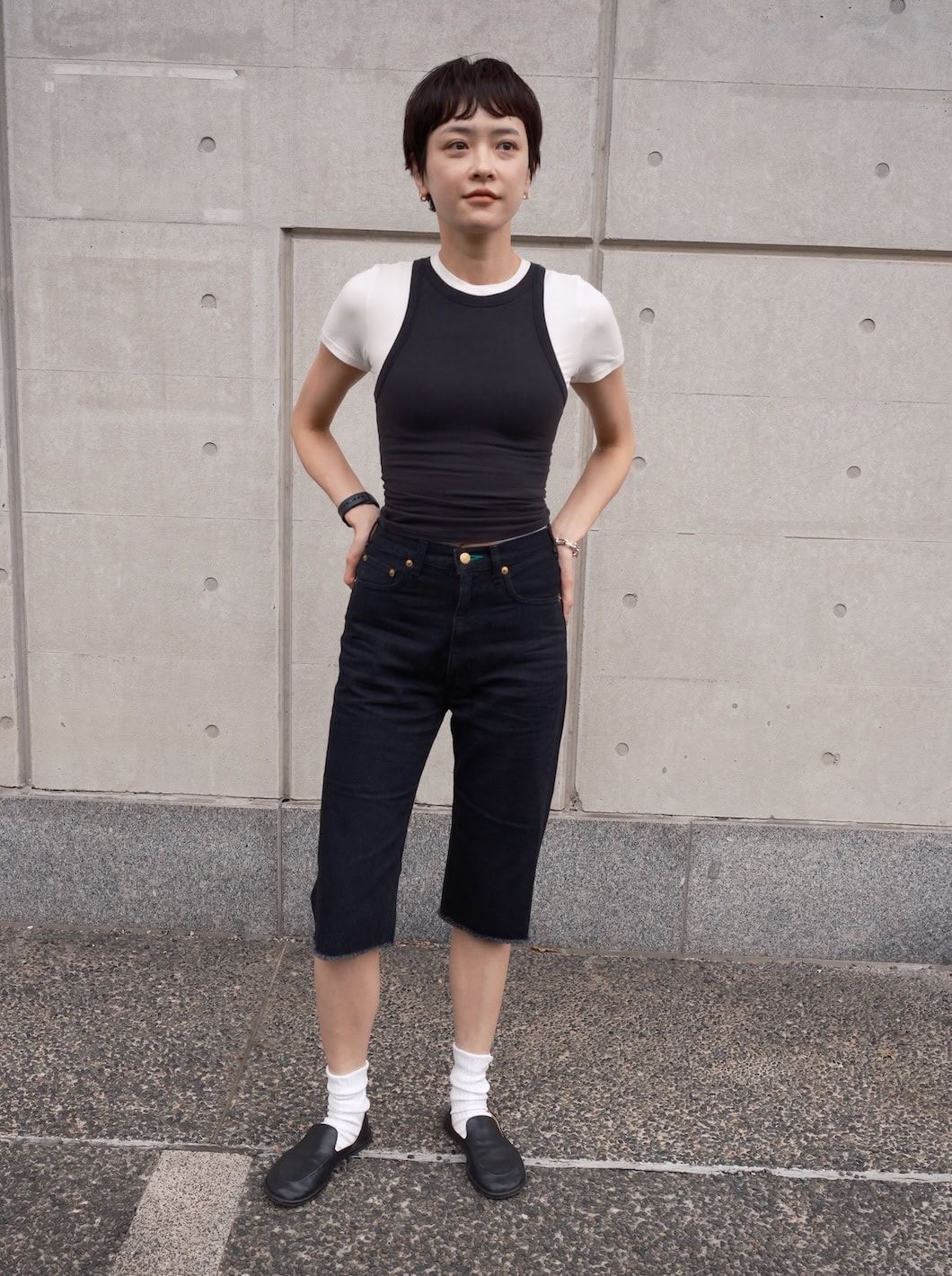40代スナップ】Tシャツに「タンクトップレイヤード」でシンプルコーデ