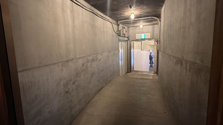 メインダイニング錦 テラスエリアへと続く通路