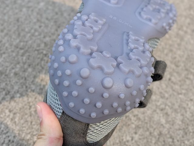 GU×rokhのダブルストラップバレエスニーカーの詳細