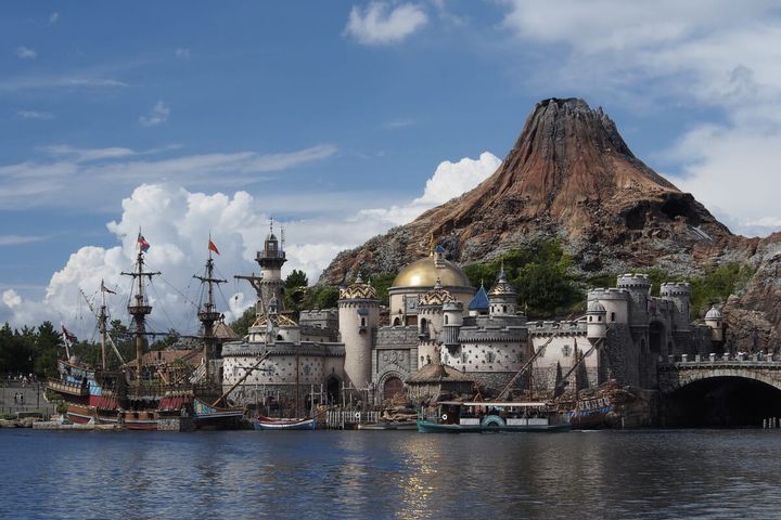 テーマポートを“旅するように巡る”構造