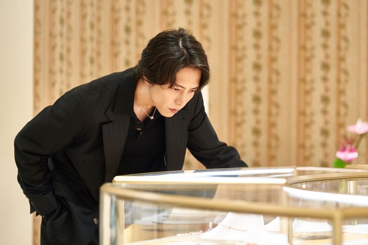 山下智久「人生を豊かにする体験の場に」 『正直不動産』共演の福原遥らとブルガリ心斎橋オープンを祝福