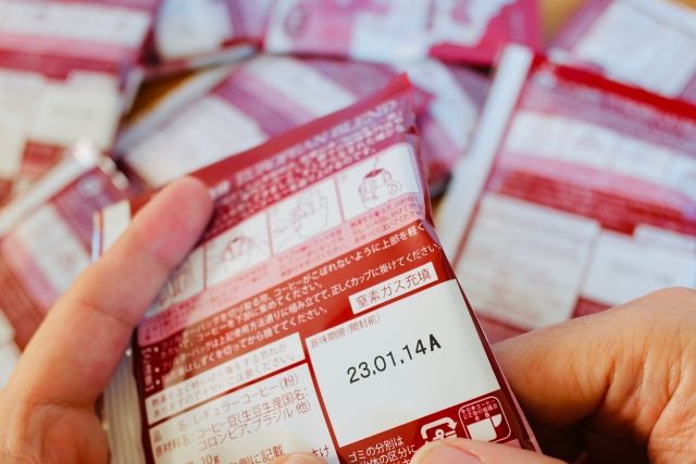 食品（インスタントコーヒー）の賞味期限を確認する