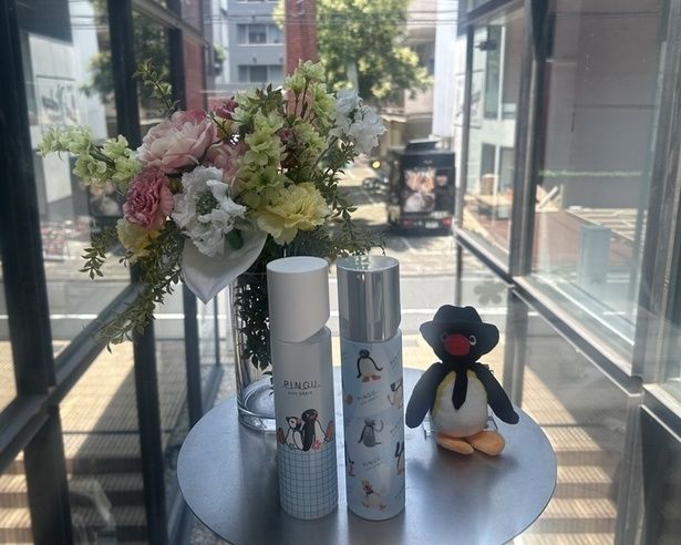 『オルビスユー エッセンスローション』(写真左／2750円)と『オルビスユードット エッセンスローション』(同右／3410円)の「ピングー」コラボデザインつめかえ用ボトル