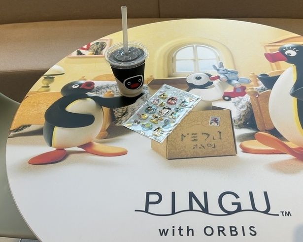 机もピングー使用になっており、ドリンクをピングーに持たせるように写真を撮ることができる