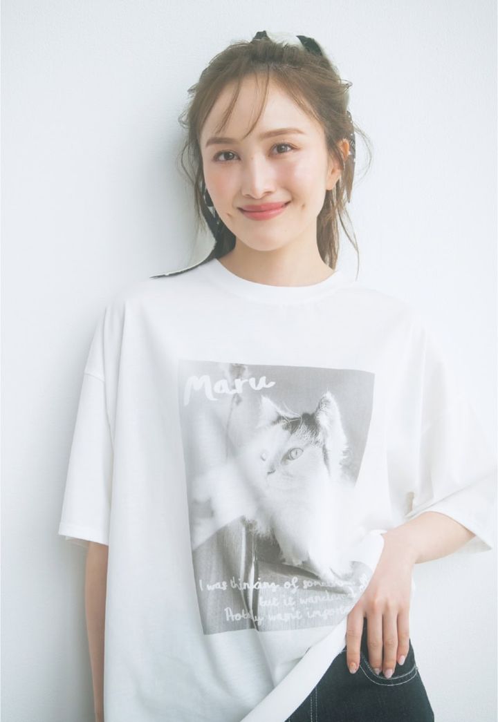 白Ｔ×青みローズリップ モデル＝百田夏菜子 Tシャツ（ザ ポーズ／ウィム ガゼット ルミネ新宿店） パンツ（シーニュ） 頭に巻いたスカーフ（マニプリ）