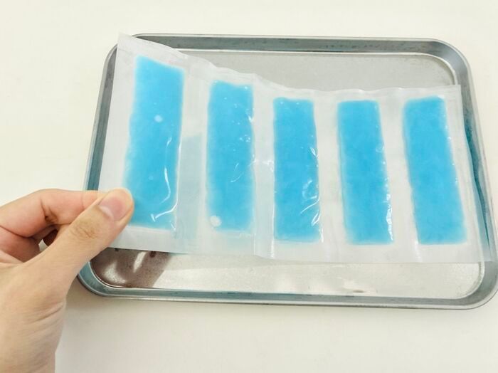 【セリア】『細長い保冷剤が整列しています』コレな～んだ？こんなのあったらいいなと思ってた♪