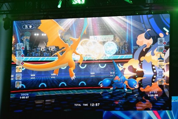 メガリザードンYの強烈な攻撃がさく裂！ 撮影：ソムタム田井