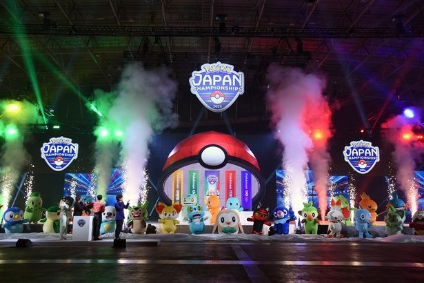 ステージアンベールとともに、27匹のポケモンたちが登場！ 撮影：ソムタム田井