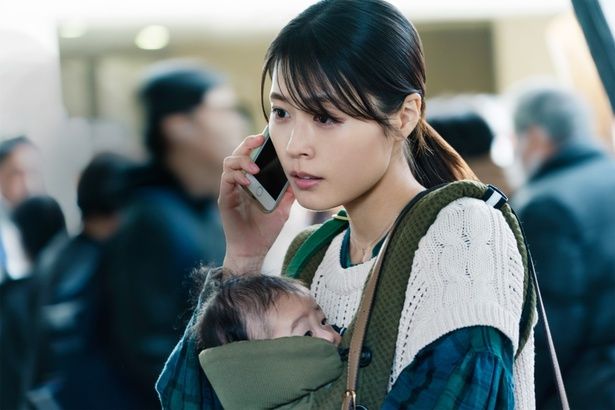 夫の横領を知った二児の母・和歌子(有村架純) [c]2026「マジカル・シークレット・ツアー」製作委員会 
