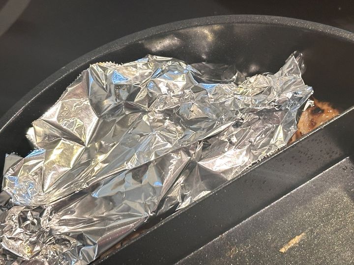 アルミホイルをかぶせて蒸し焼きも可能