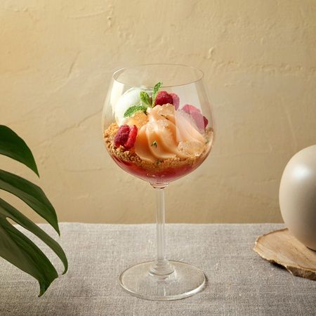 【東京都中央区】「ホテルグランバッハ東京銀座」が夏限定パフェを提供中。桃と発酵が育む豊かな味わい