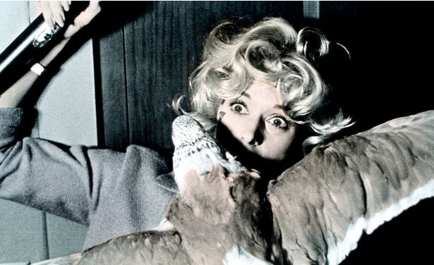 主演のティッピー・ヘドレンは、別の役柄で続編テレビ映画にも出演。その後はリメイクに猛反対 [c]Everett Collection/AFLO