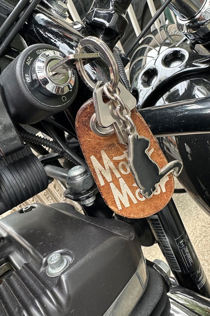 バイク女子の“推しアイテム”は？女子部メンバーの愛用品大公開！