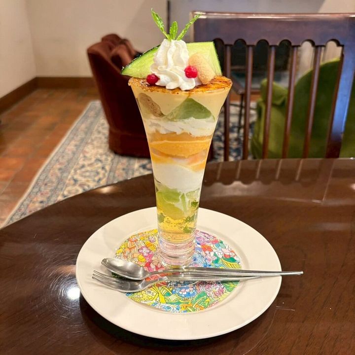 ロイヤルホスト メロン＆ココナッツのブリュレパフェ
