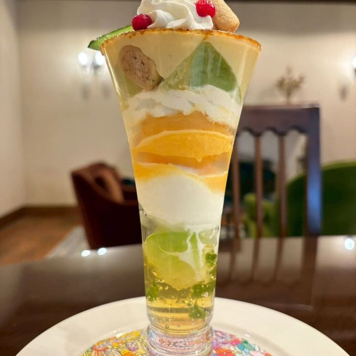 ロイヤルホスト メロン＆ココナッツのブリュレパフェ