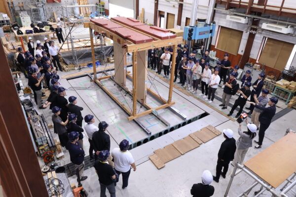 大地震から我が家を守る！木造住宅向け制振装置evoltzが震度7連続加振実験で高耐久力を実証