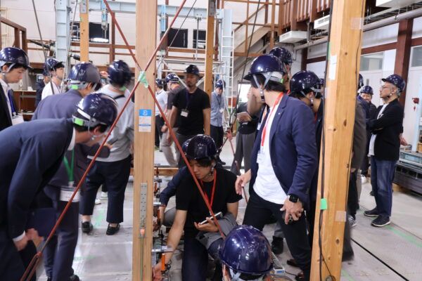 大地震から我が家を守る！木造住宅向け制振装置evoltzが震度7連続加振実験で高耐久力を実証