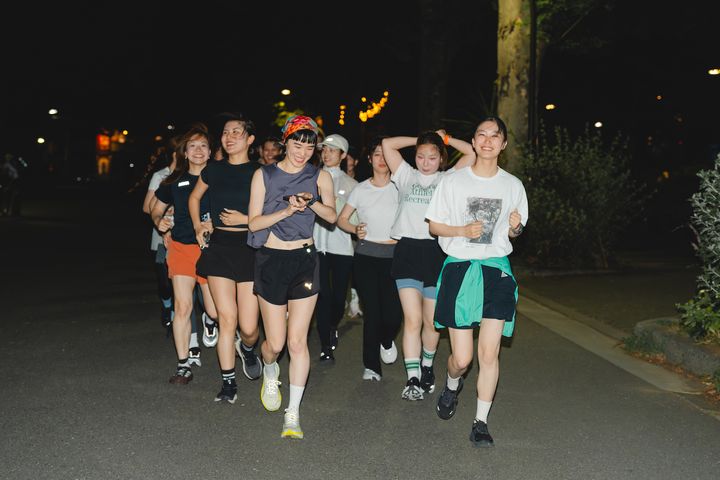 【FUDGE ランニング部】駒沢大学のカフェ〈TONE〉で開催した初のナイトランをレポート。おしゃれさんのランニングコーデSNAPも！