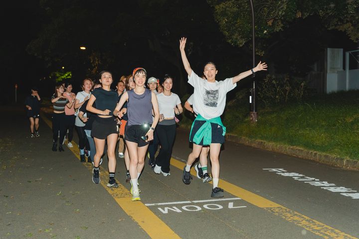 【FUDGE ランニング部】駒沢大学のカフェ〈TONE〉で開催した初のナイトランをレポート。おしゃれさんのランニングコーデSNAPも！