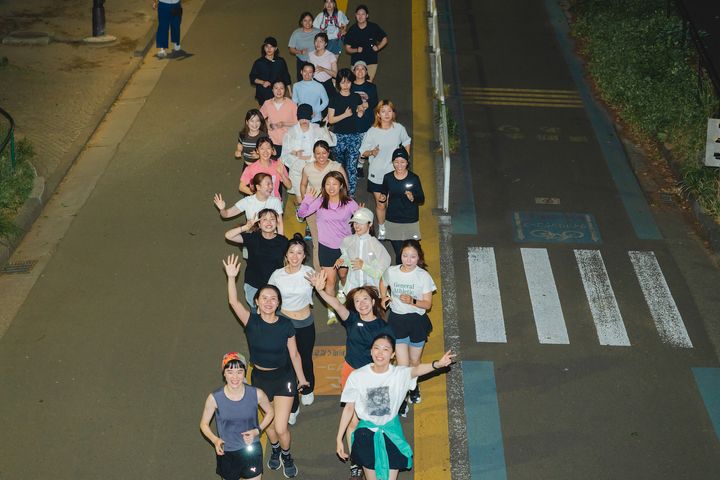 【FUDGE ランニング部】駒沢大学のカフェ〈TONE〉で開催した初のナイトランをレポート。おしゃれさんのランニングコーデSNAPも！