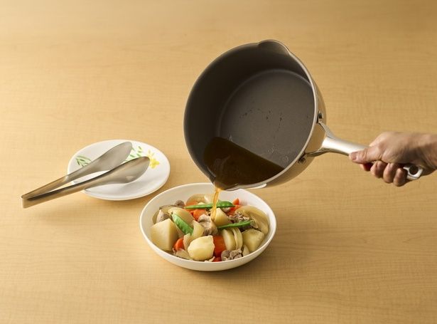 お水やお出汁を一滴も使わない肉じゃが 株式会社ドウシシャ