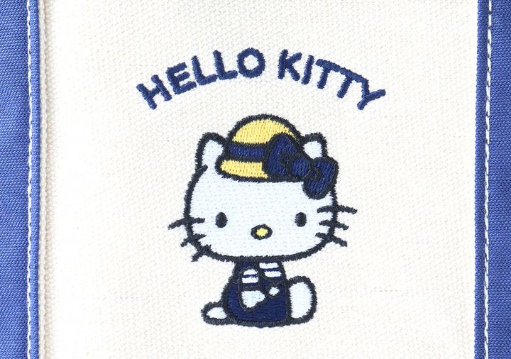 ランチトートに刺繍された麦わら帽子のハローキティ