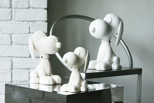 「TEXTILE フィギュア スヌーピー ナチュラル」(S：8万8000円、M：11万円、L：13万2000円)