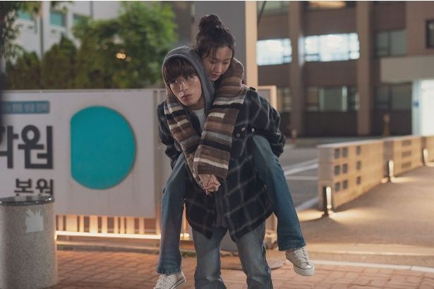 【写真を見る】韓国3週連続No.1を記録したラブストーリー『サヨナラの引力』より本編映像が解禁！ [c]2025 KC VENTURES CO., LTD AND K WAVE MEDIA LTD ALL RIGHTS RESERVED.