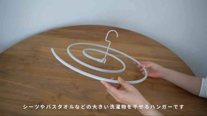 スリーコインズ 折りたたみ式スパイラルハンガー