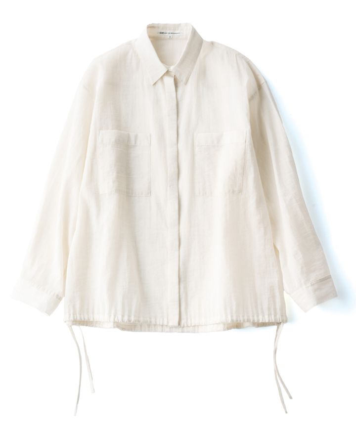 シャツ¥20,900／23区（オンワード樫山 お客様相談室）