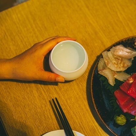 お湯割り専用酒器「酎呑み」が誕生！有田焼の技術で焼酎をもっとおいしく身近に楽しむ