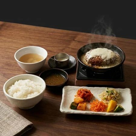 【東京都新宿区】ラム焼肉専門店lamb ne らむねに「100％ラムバーグ御膳」登場！希少部位食べ比べ御膳も