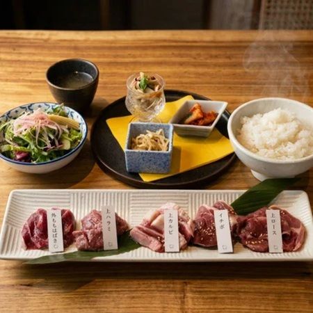【東京都新宿区】ラム焼肉専門店lamb ne らむねに「100％ラムバーグ御膳」登場！希少部位食べ比べ御膳も