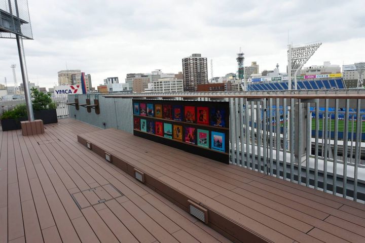 「OMO7横浜 by 星野リゾート」のHAMAKAZEテラス