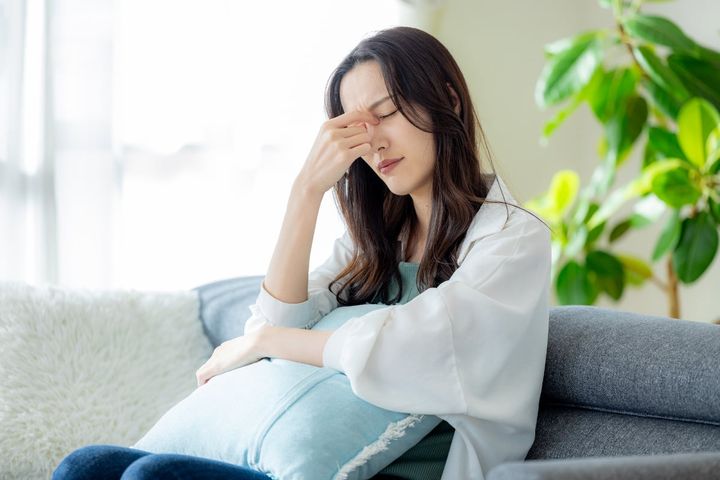 梅雨の時期に漢方薬を服用すると症状を改善できる？（画像はイメージ）